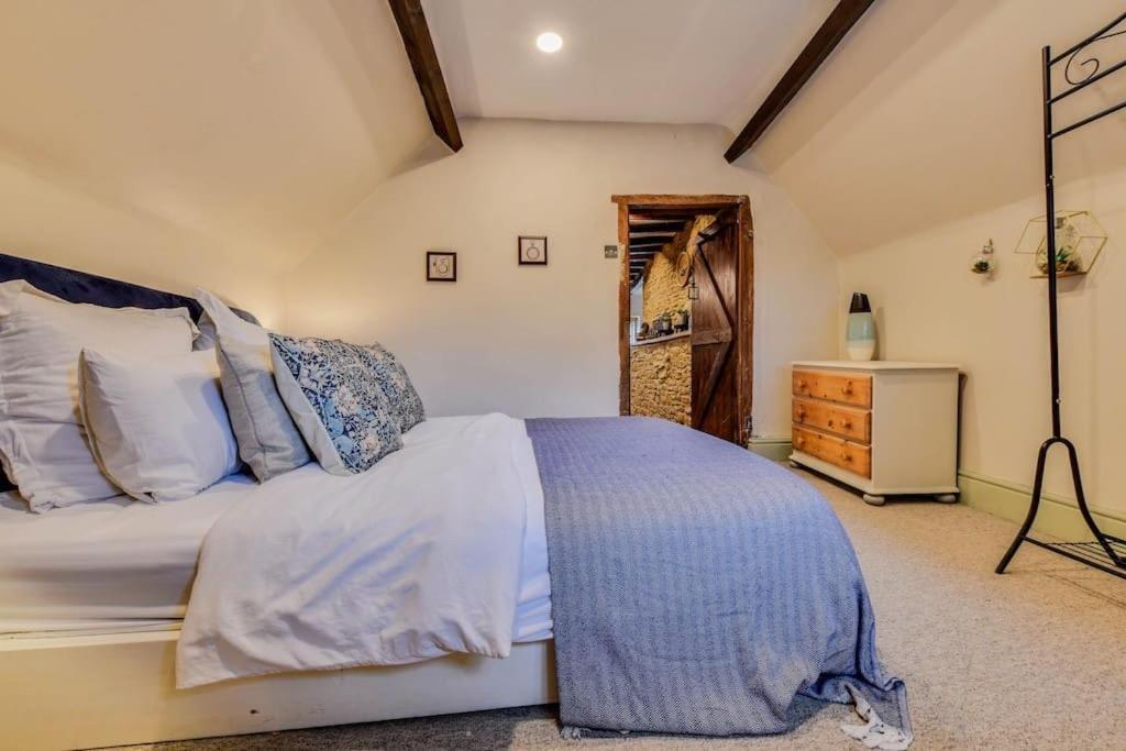 The Loft @ The Old George Apartment *