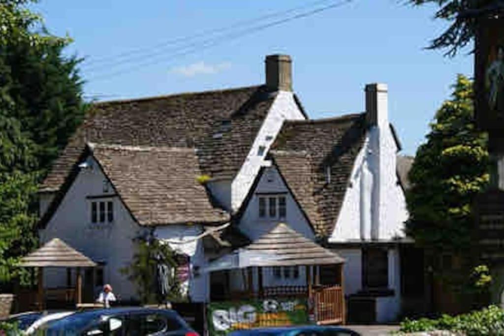 The Loft @ The Old George Apartment South Cerney