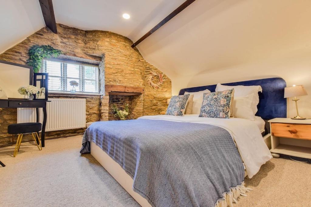 The Loft @ The Old George * South Cerney