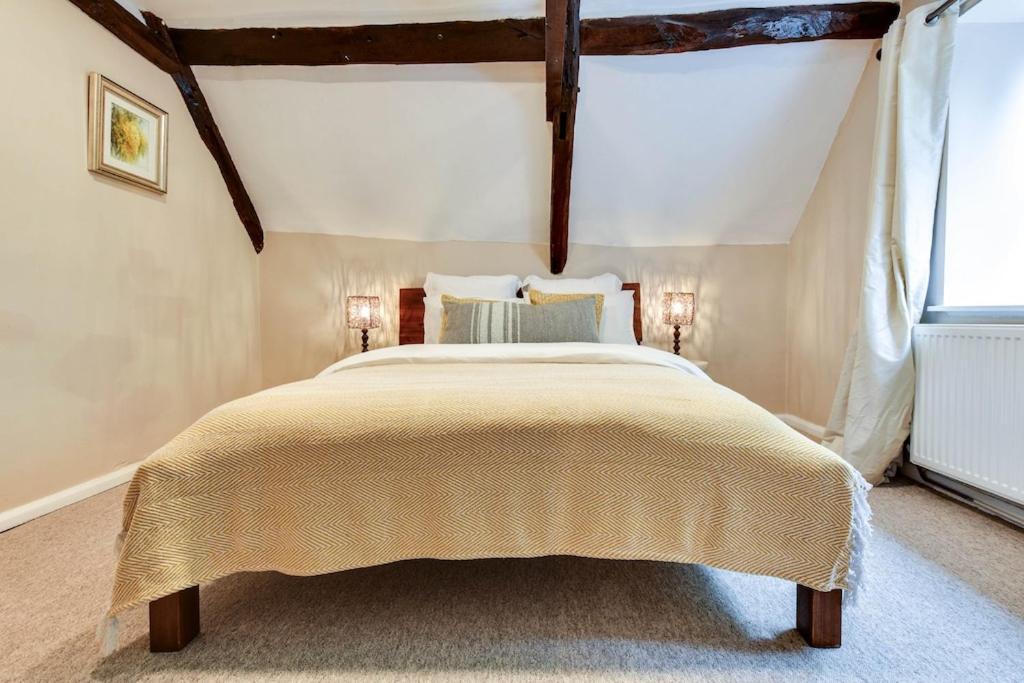 The Loft @ The Old George Apartment South Cerney