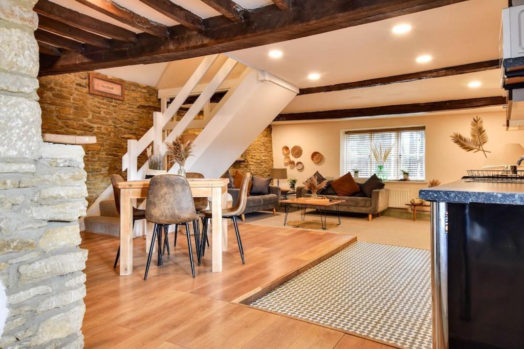 The Loft @ The Old George Apartment South Cerney